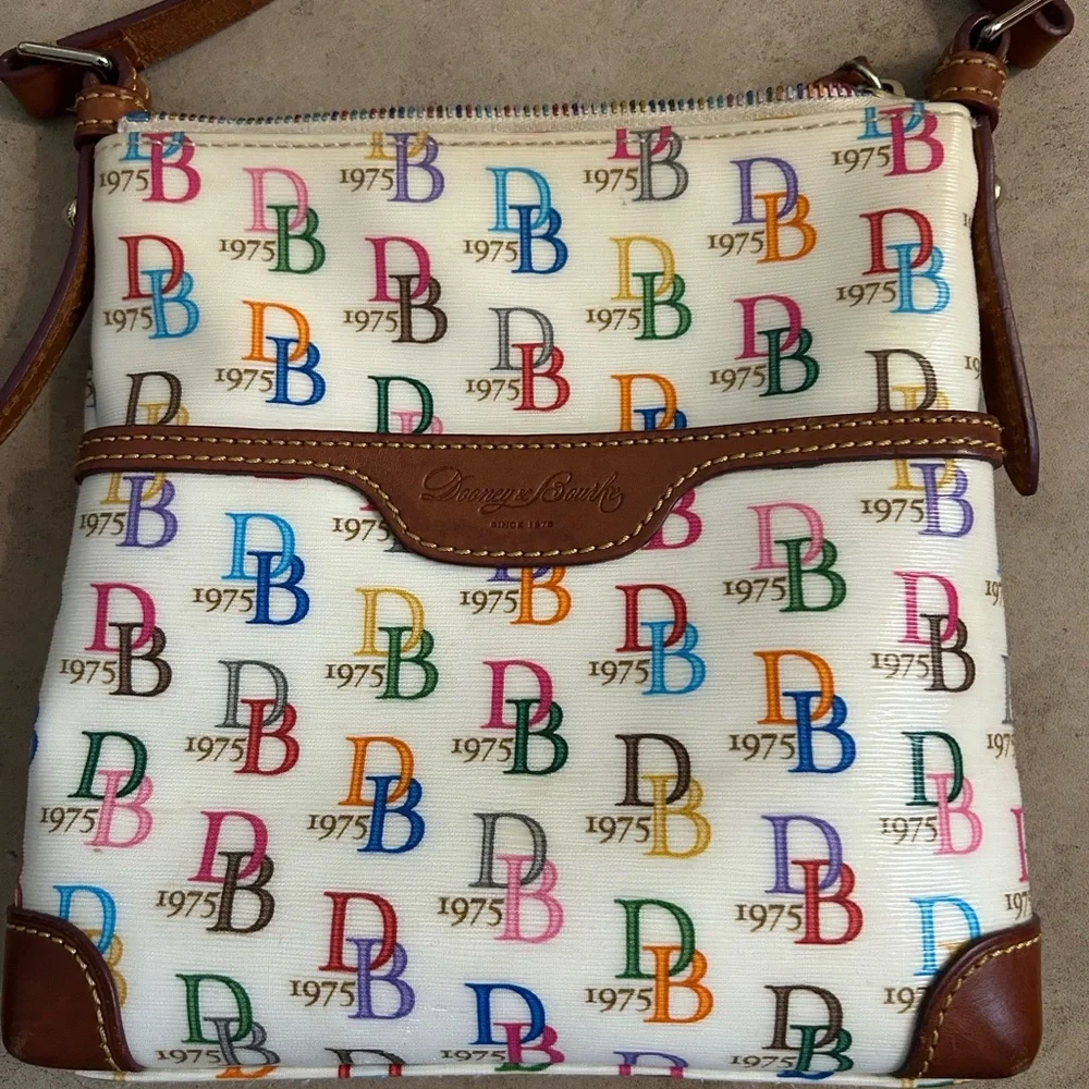 Dooney & Bourke Signature Rainbow Crossbody 1975 Print - Picture 2 of 8